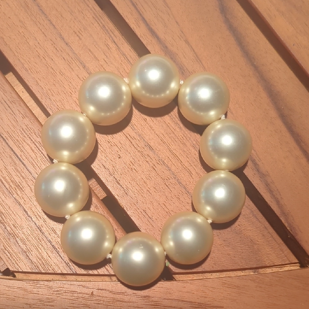 Elegant Cream Pearl Bracelet